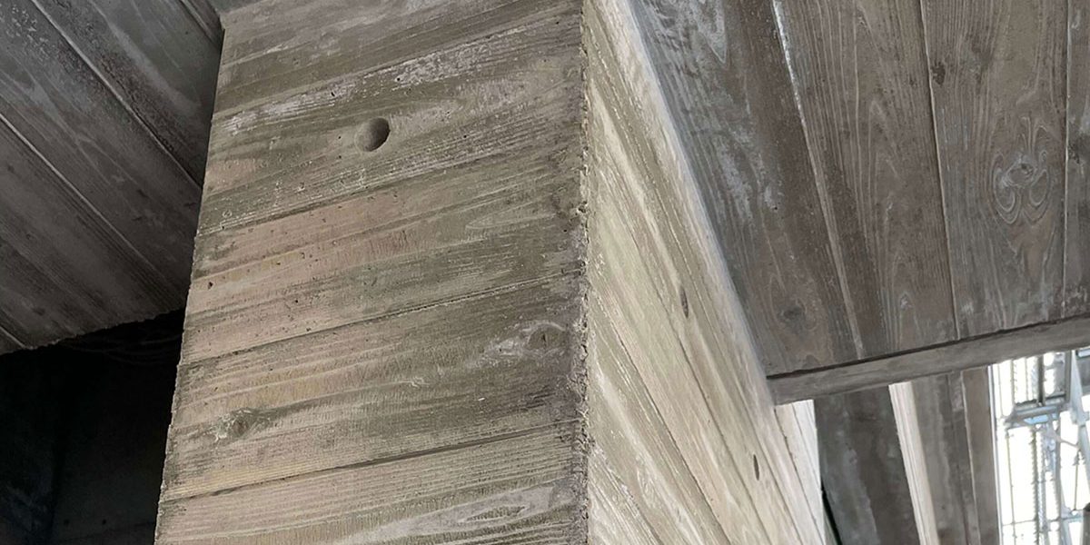 杉板浮造りコンクリート